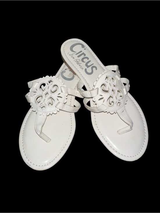 Circus by Sam Edelman Shoes - Circus by Sam Edelman White Leather Cutout Medallion Thong Sandals size 6.5